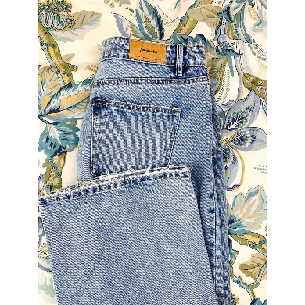 Stradivarius High Waisted Wide Leg Jeans Light Blue Wash Size 10 EUR 42 Baggy - Picture 12 of 16